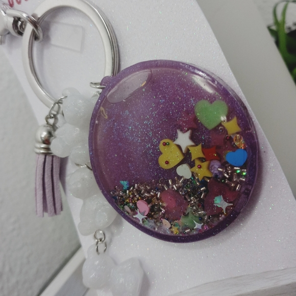 Liquid waterfall resin shaker keychain with gummy bear dangle charms - Picture 2 of 11